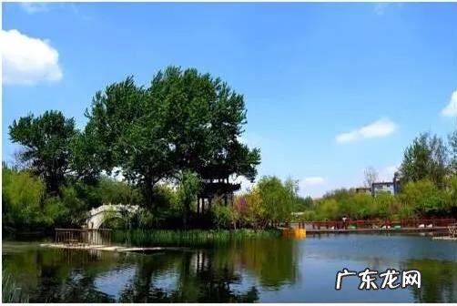 你能写一首赞美自己家乡的诗词吗?