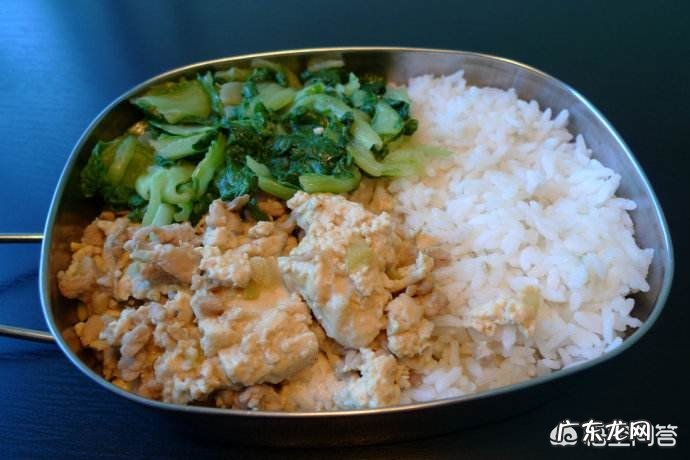 初中学校一学期午餐收费1200元合理吗?