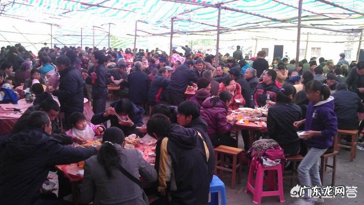 农村宴席,为什么男人和女人不同席?