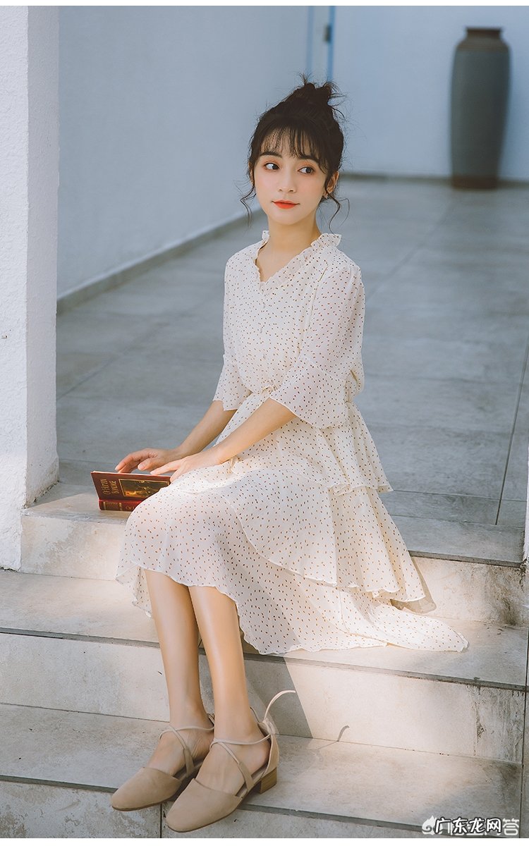 哪些颜色的衣服能提亮肤色？