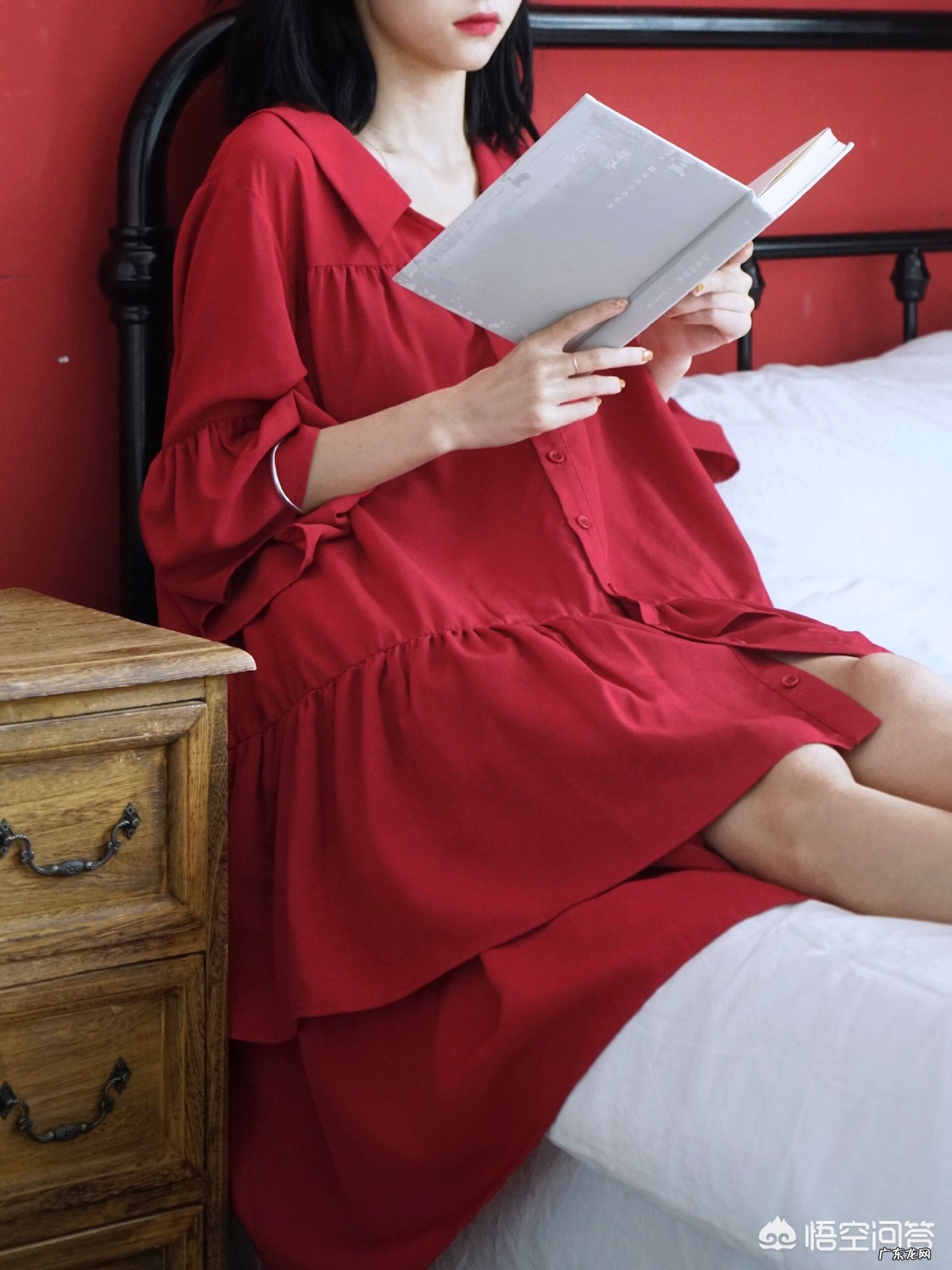 哪些颜色的衣服能提亮肤色？