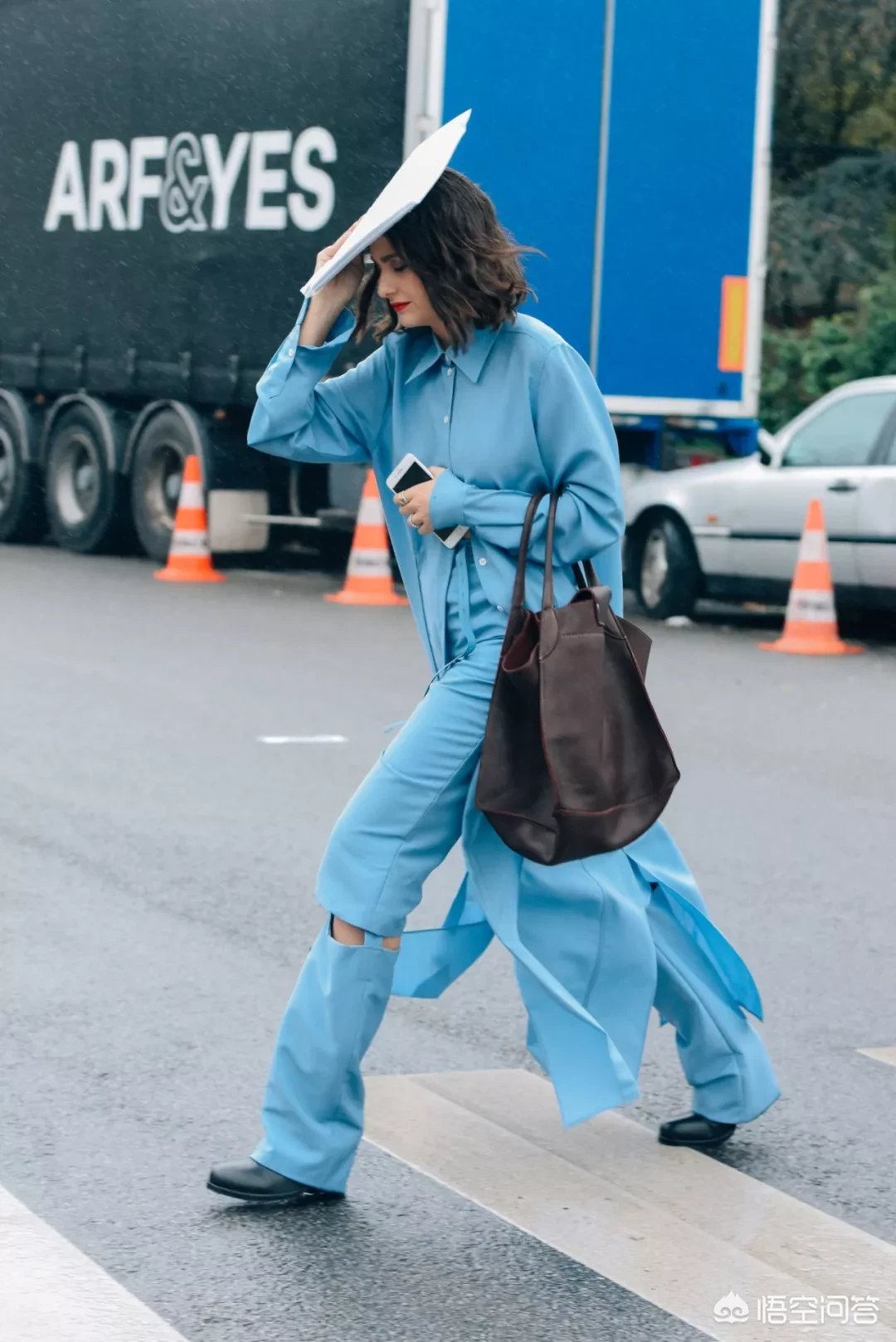 哪些颜色的衣服能提亮肤色？