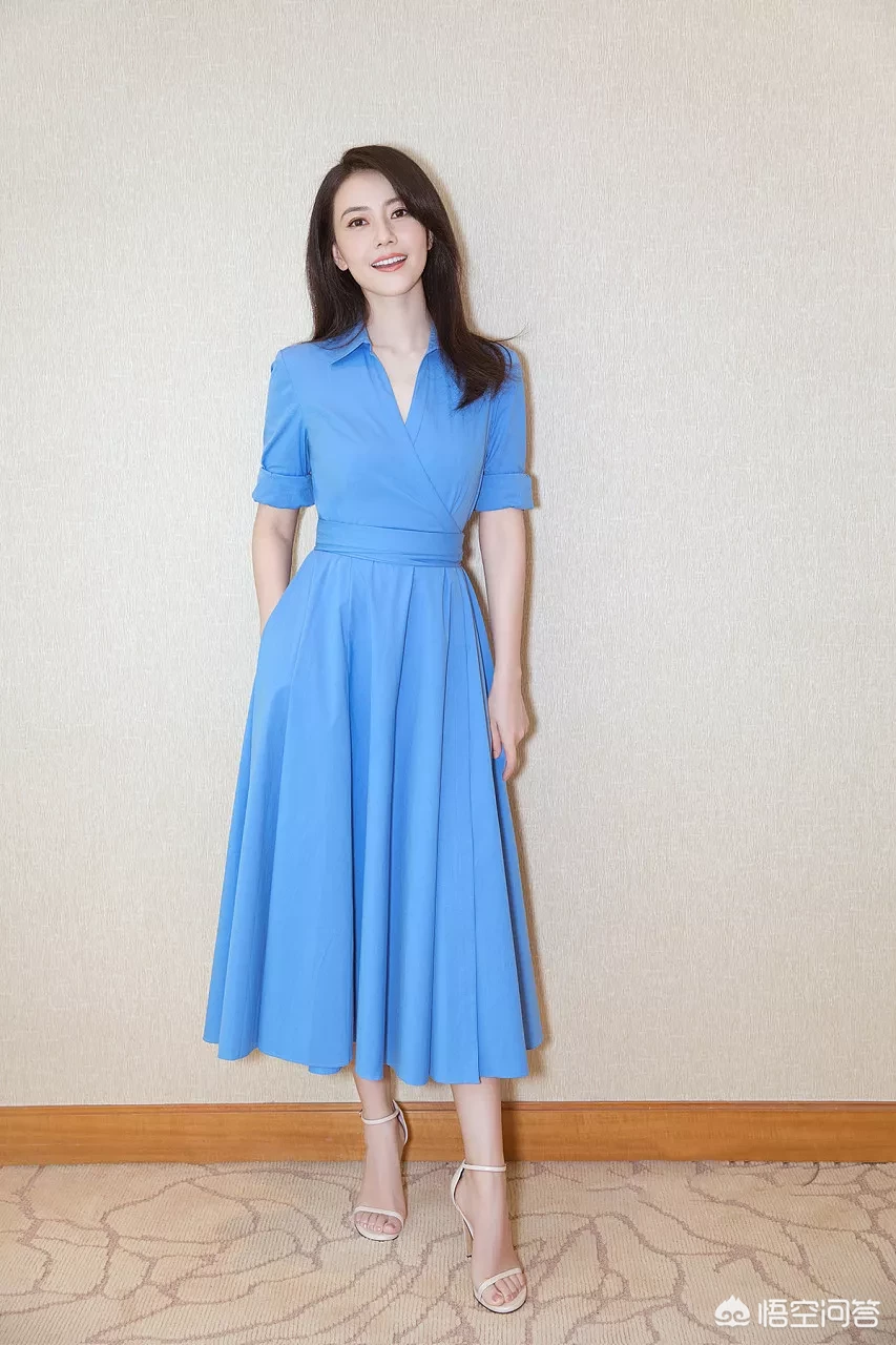 哪些颜色的衣服能提亮肤色？