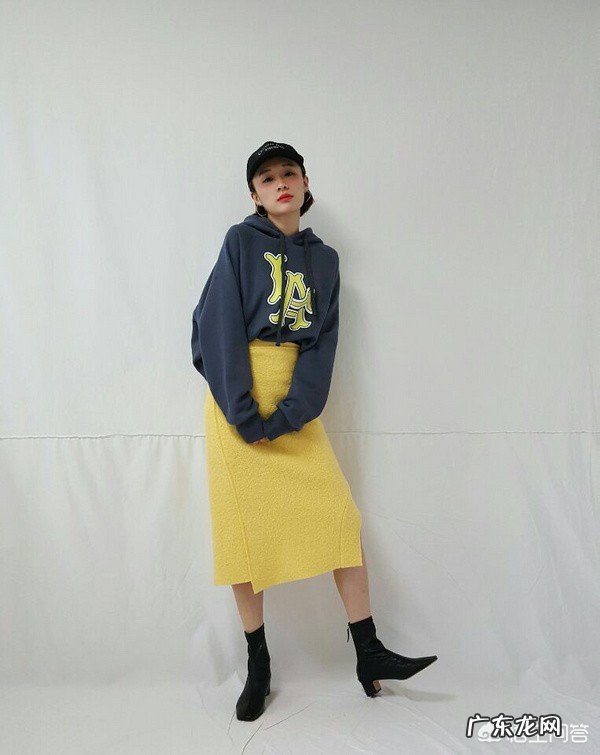 冬季基础单品卫衣怎样搭配衣服可以穿出时尚感?