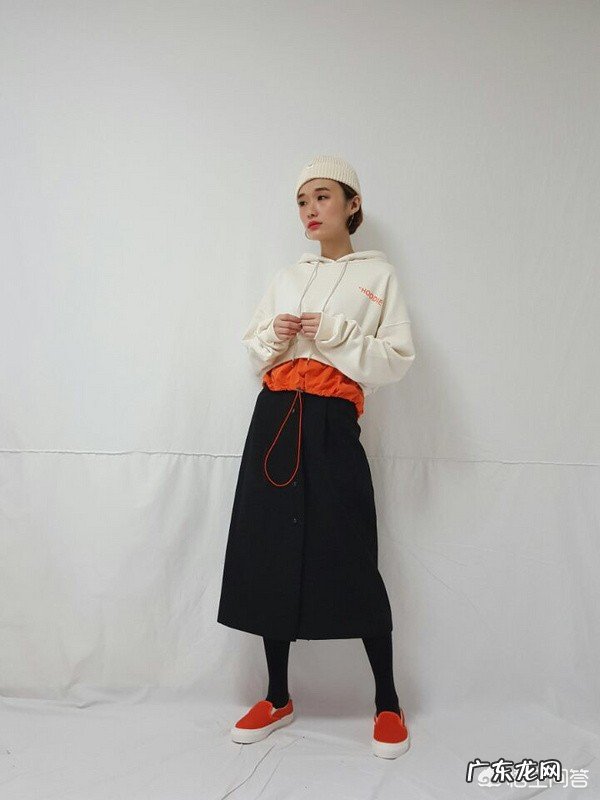 冬季基础单品卫衣怎样搭配衣服可以穿出时尚感?
