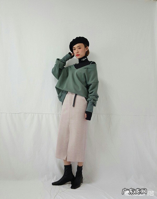 冬季基础单品卫衣怎样搭配衣服可以穿出时尚感?