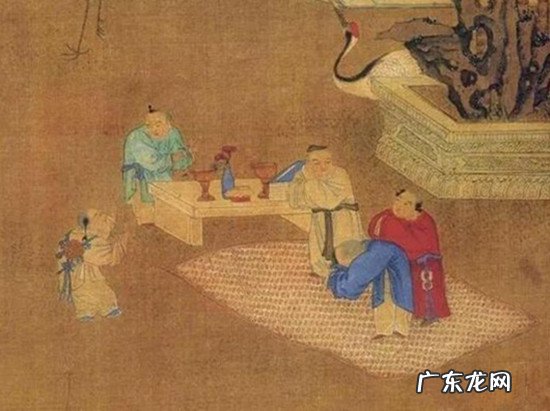 在“孔融让梨”中,大家是怎样称赞孔融的,其中讲述了哪些道理?