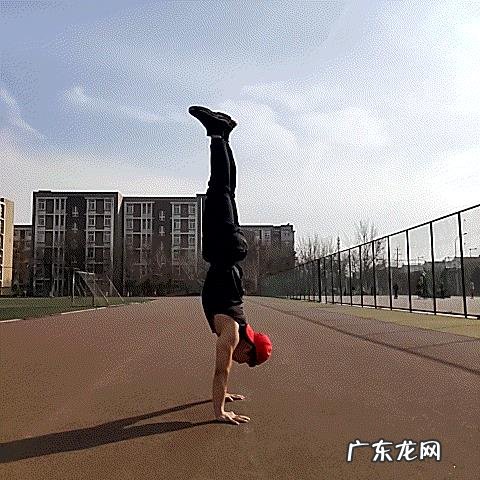 刚会的倒立,如何进阶倒立撑?