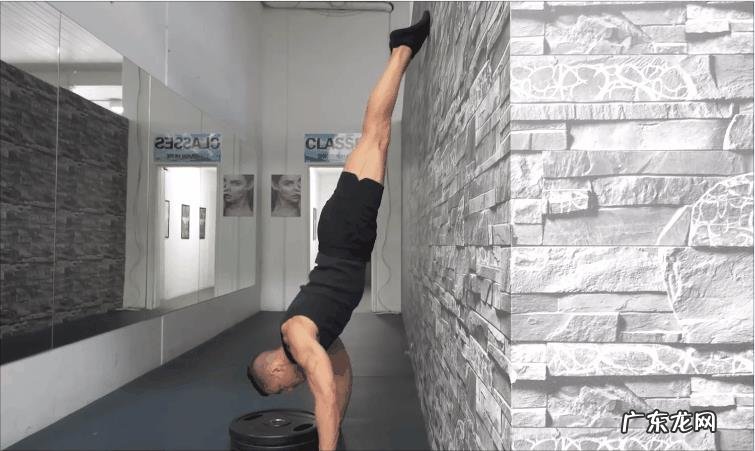 刚会的倒立,如何进阶倒立撑?
