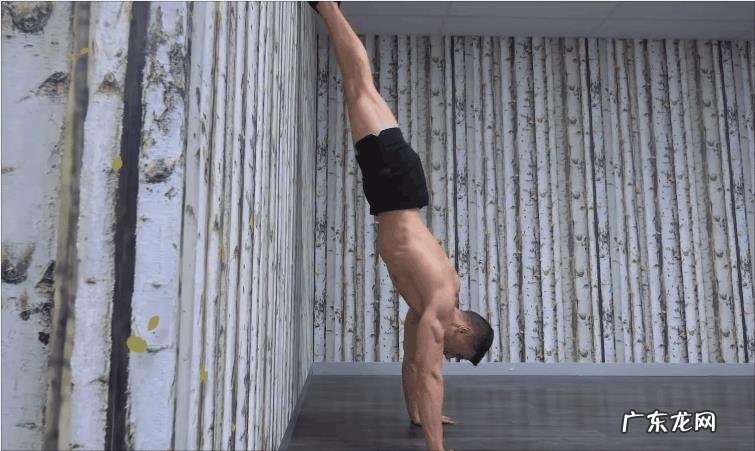 刚会的倒立,如何进阶倒立撑?