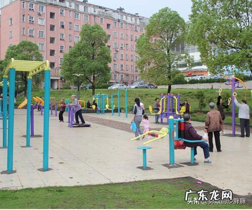 公园里锻炼身体哪种健身器材比较好?