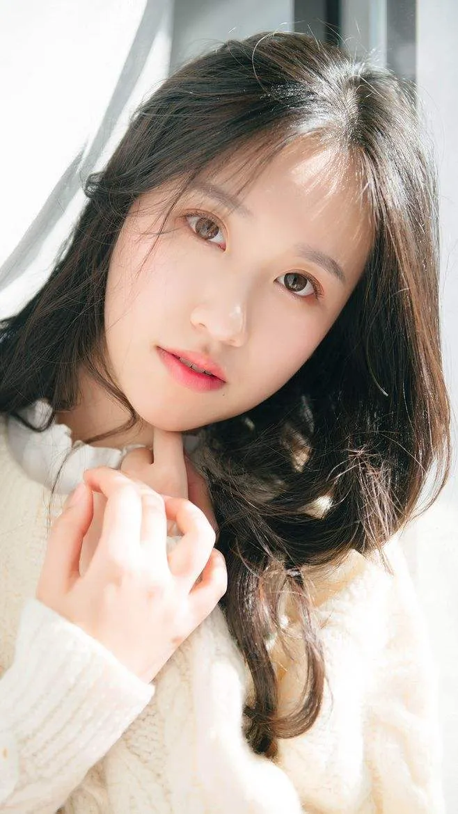 五十岁的我不可救药地爱上了一个24岁的女人,我该怎么办?