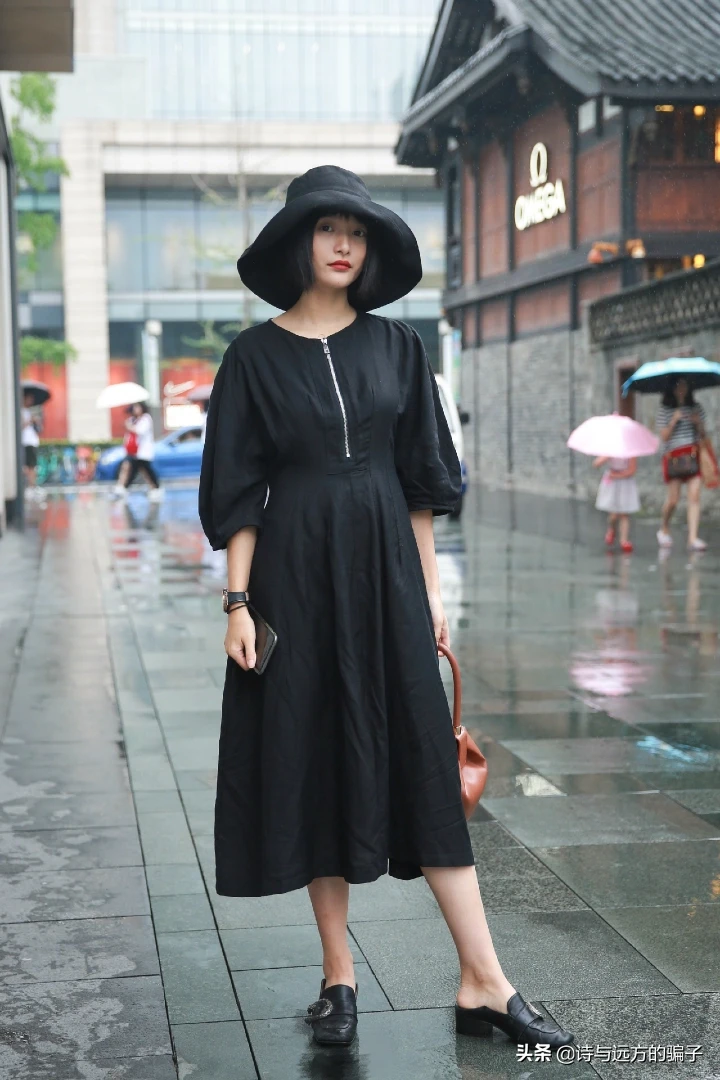 为什么有的女生经常穿黑色衣服？