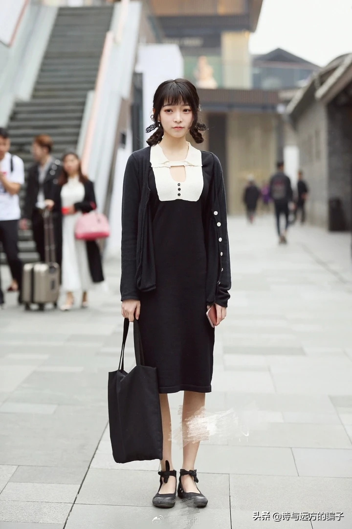 为什么有的女生经常穿黑色衣服？