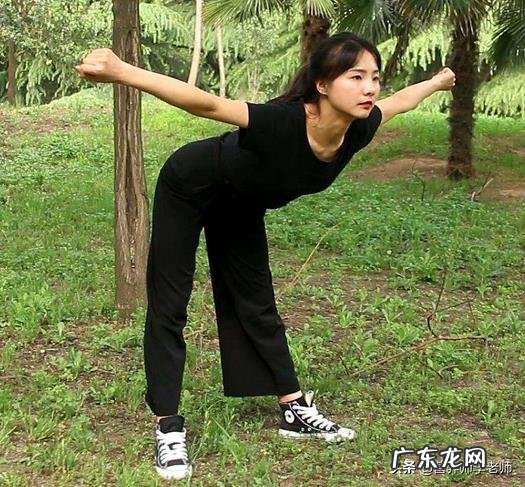 坚持吃30天水煮青菜配合10000步甩臂走,可以减多少斤?