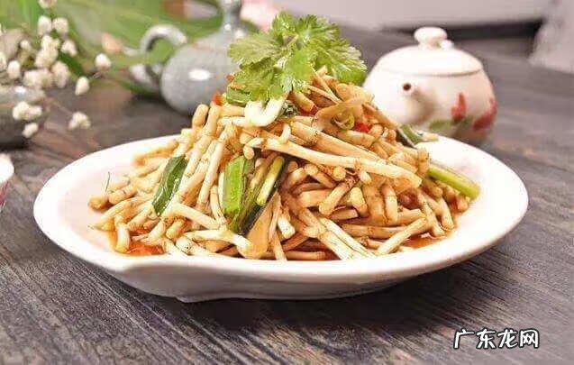 鱼腥草泡水喝有什么功效 鱼腥草的吃法大全