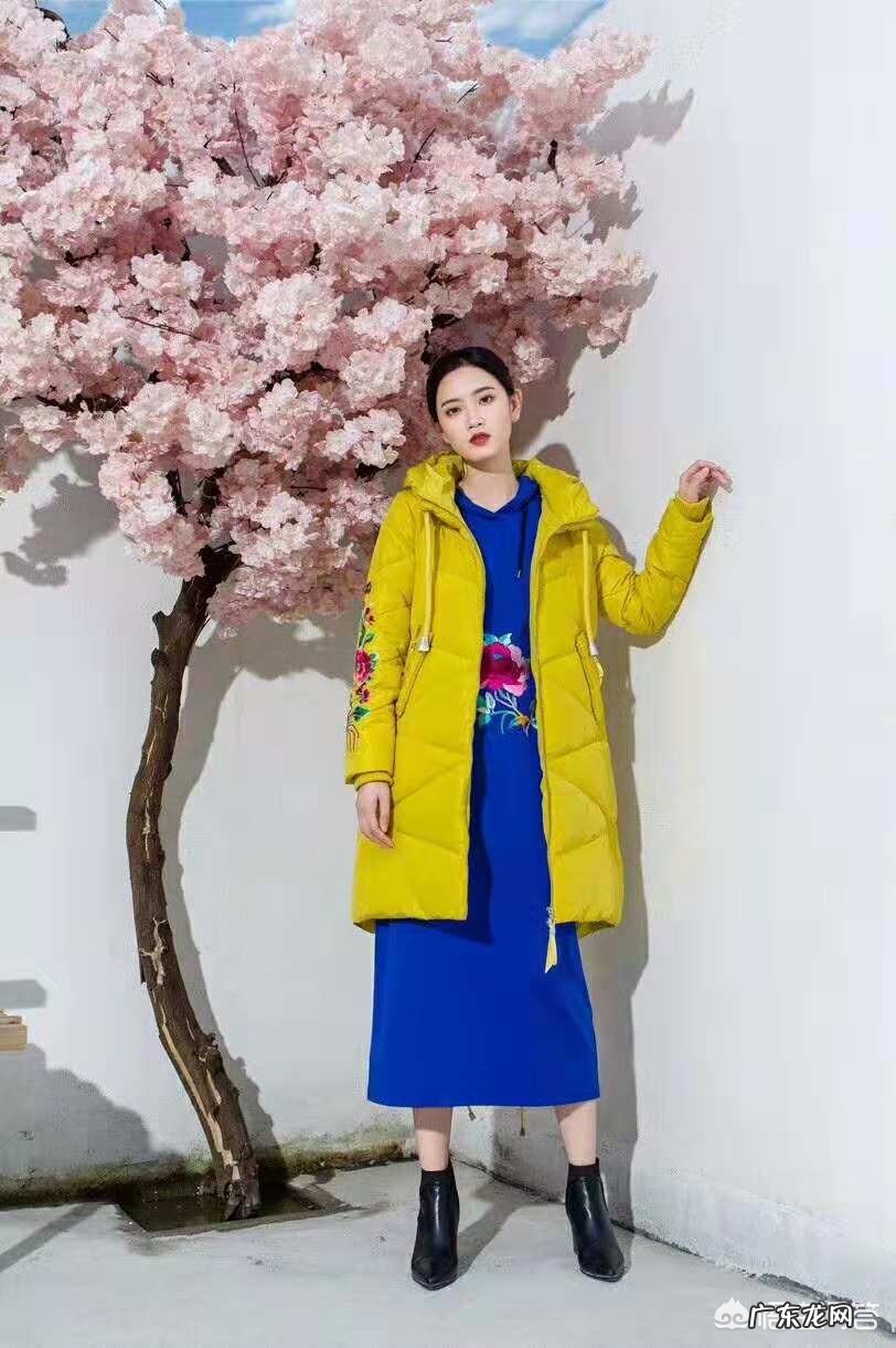 在搭配衣服的时候,应该如何进行颜色搭配?