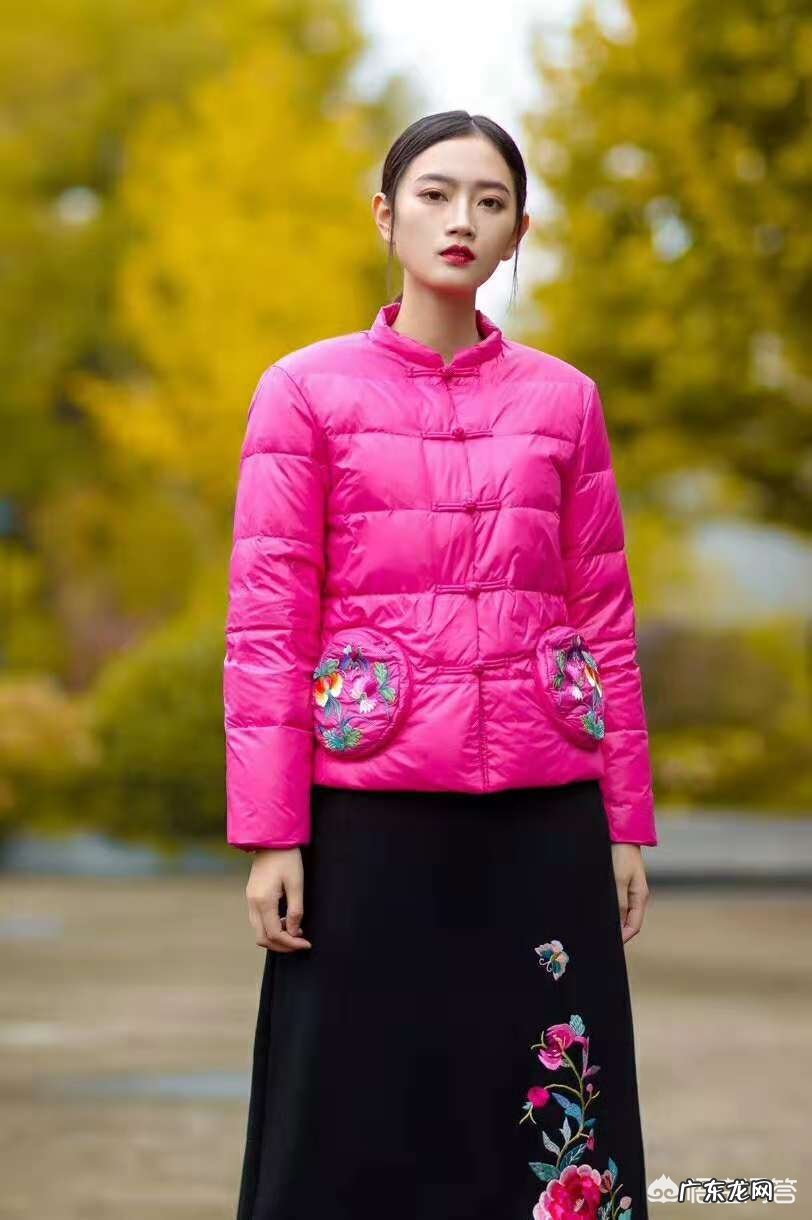 在搭配衣服的时候,应该如何进行颜色搭配?