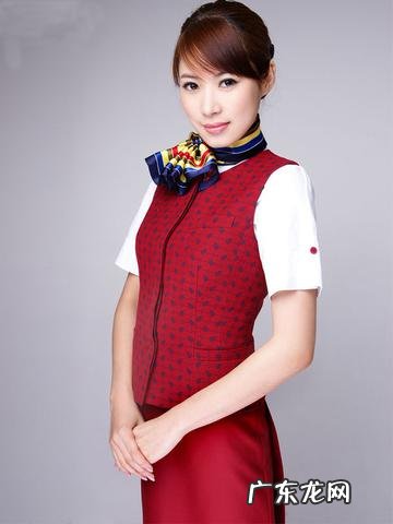 又到春季丝巾的季节,你的丝巾怎么搭配,你的丝巾怎么系啊?