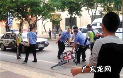 南通城管执法过程中暴摔摆摊老人 南通城管拎摔摆摊老人被拘15日f