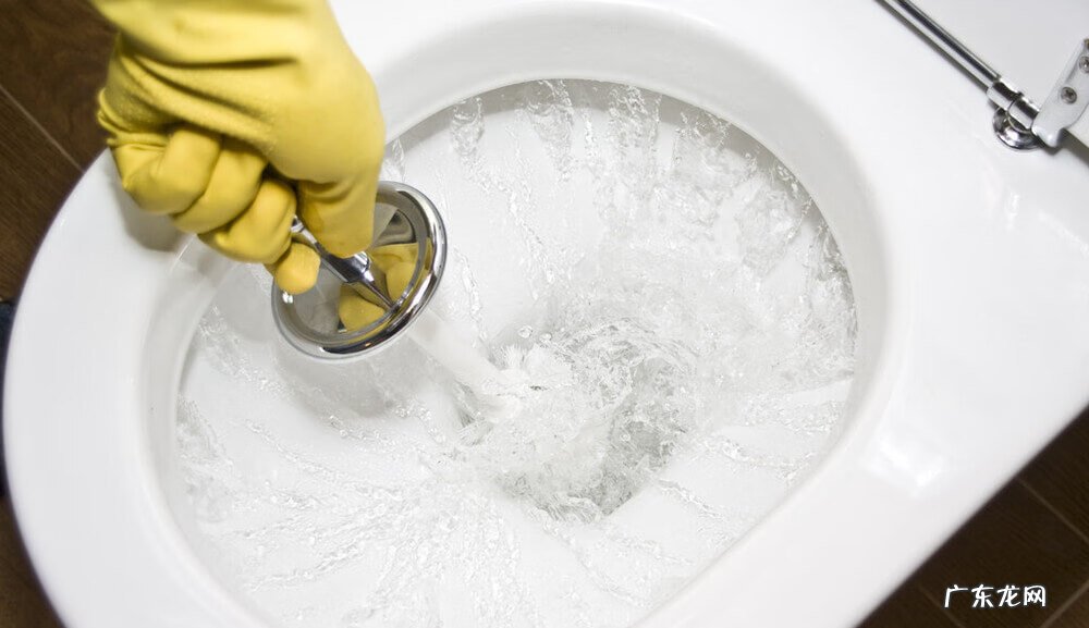 坐便器异物堵住了怎么办 坐便器堵了有什么办法