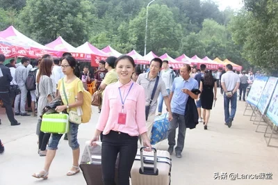 大一新生报到，为什么有的学长学姐都抢着去迎新？有啥好处？