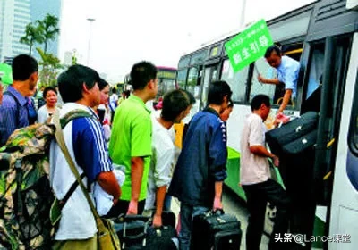 大一新生报到，为什么有的学长学姐都抢着去迎新？有啥好处？