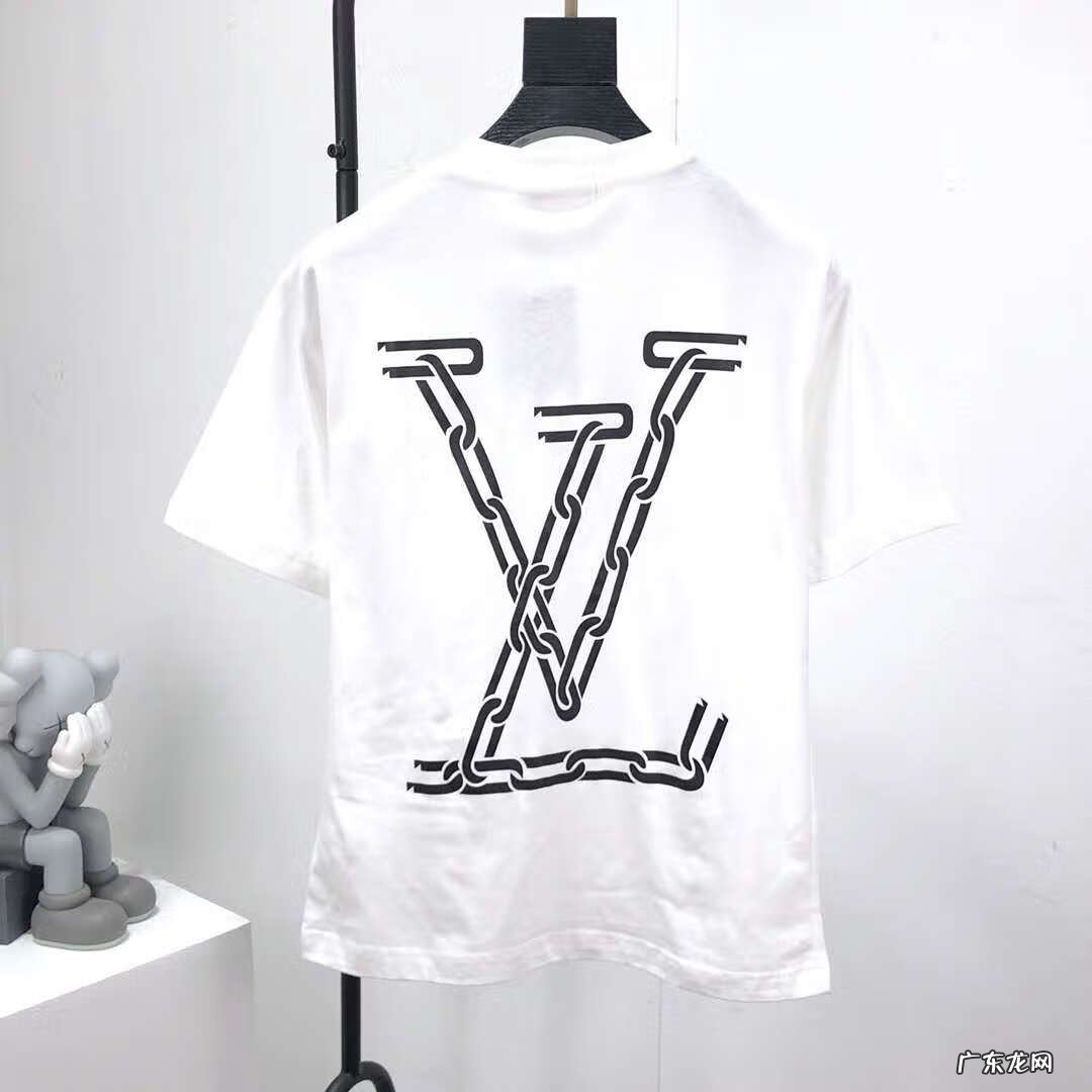 服装店门开的风水 鬼市一条街服装