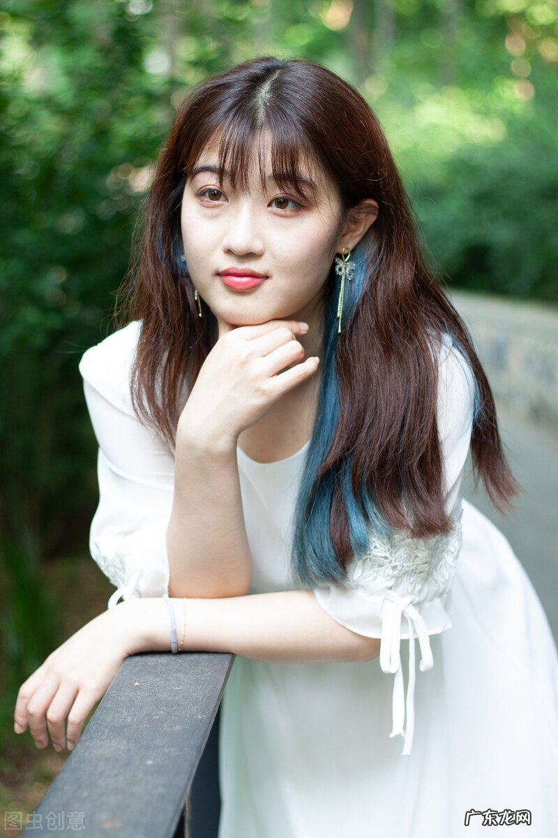 今天朋友给我介绍了一个女生,怎么判别她有没有结过婚?