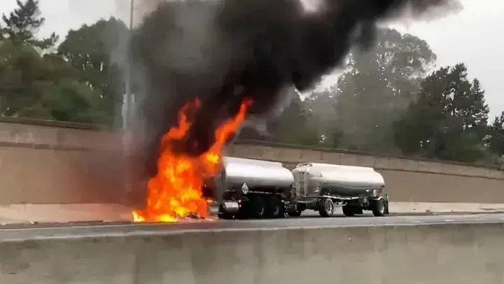 蜡着火如何灭火 蜡起火为什么不能用水