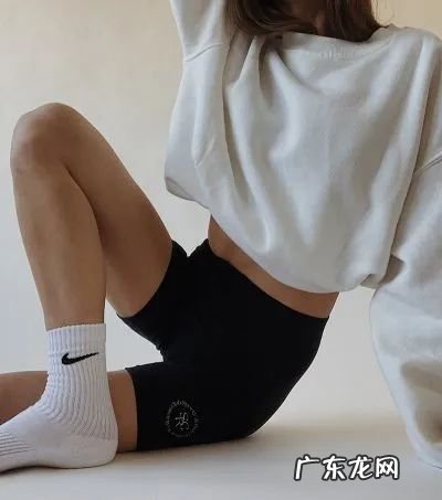 女生健身穿什么衣服合适 健身时穿什么衣服合适