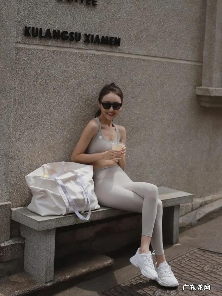 女生健身穿什么衣服合适 健身时穿什么衣服合适