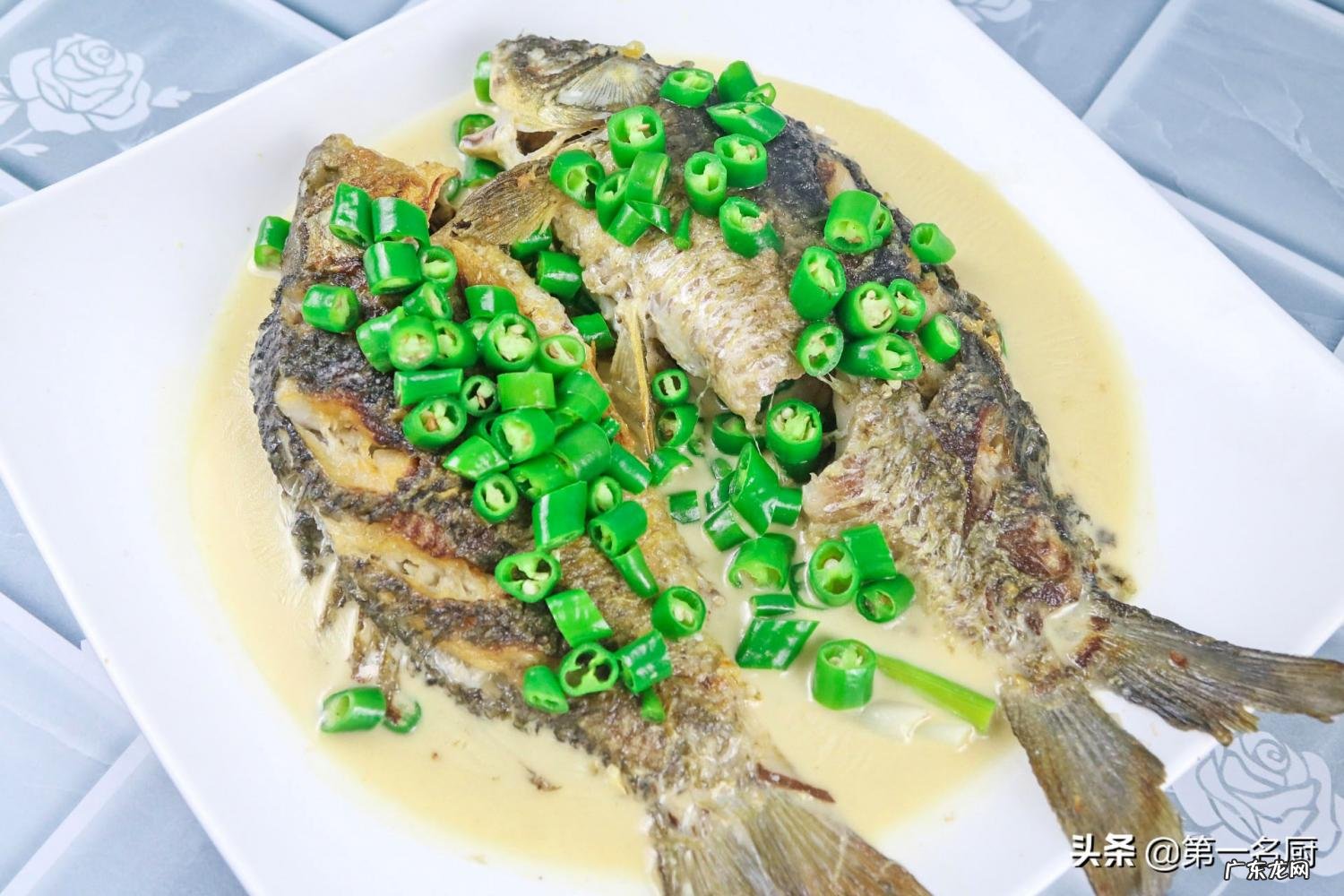 鲫鱼的做法大全家常菜视频 鲫鱼最好吃的5种做法