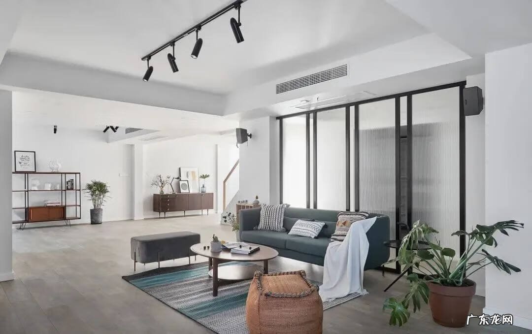 客厅背景墙风水讲究 布艺沙发背景墙