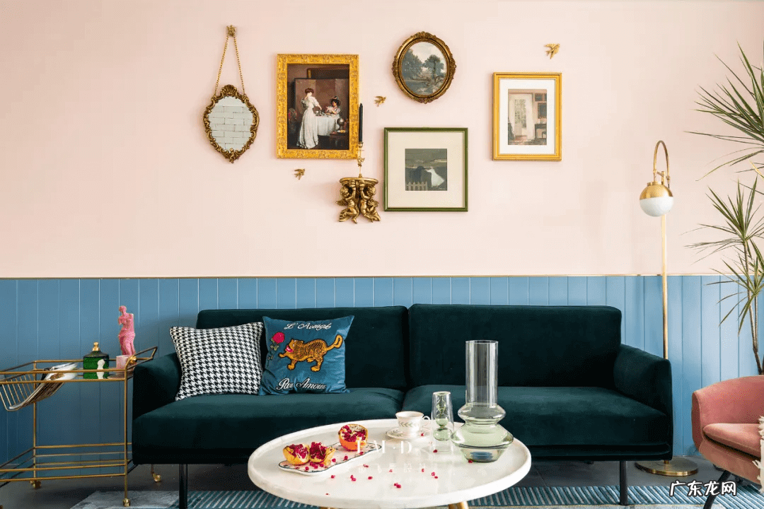 客厅背景墙风水讲究 布艺沙发背景墙