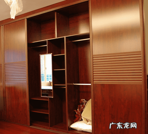 衣柜柜顶上放东西风水 衣柜梁下风水