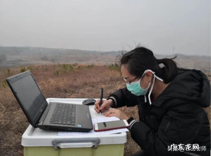 在家进行网上教学的老师们,说下您的真实感受,与在校上课相比是轻松了吗?