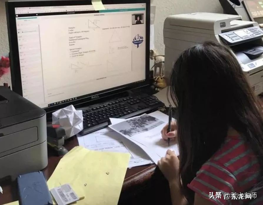 在家进行网上教学的老师们,说下您的真实感受,与在校上课相比是轻松了吗?