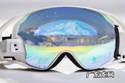滑雪眼镜里面可以戴眼镜吗 滑雪眼镜里面可以戴眼镜吗英语