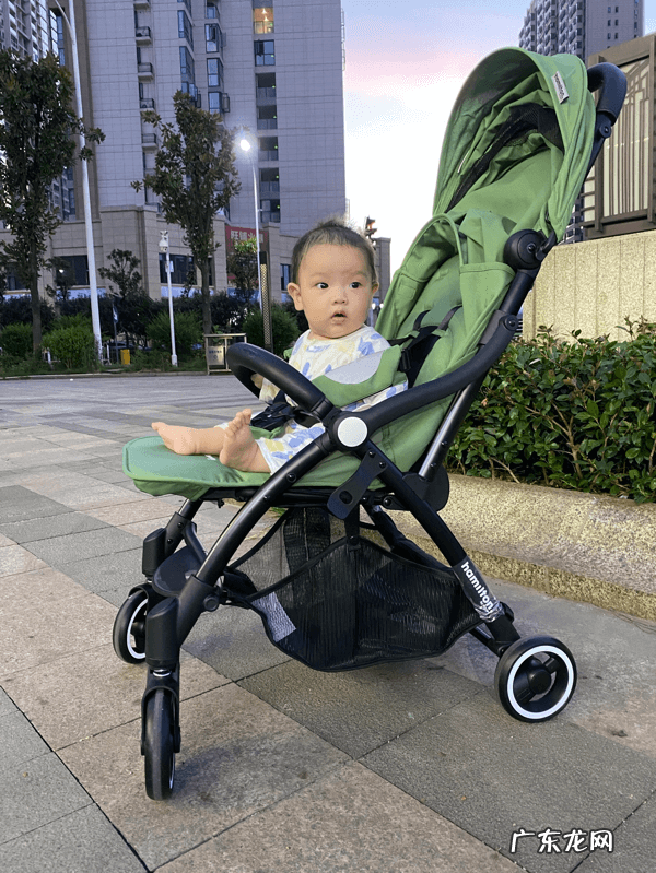 婴儿推车八个轮子和四个轮子 婴儿小车四轮手推车