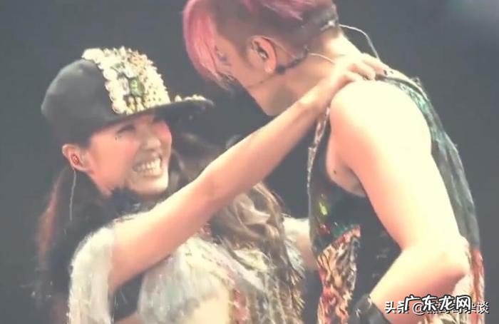 又爆出罗志祥与蝴蝶姐姐表演“双人瑜伽”,女方垂直坐在男方腰部,画面令人脸红。你如何评价?