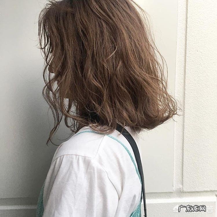 40岁女性染什么颜色的头发最适合,为什么?