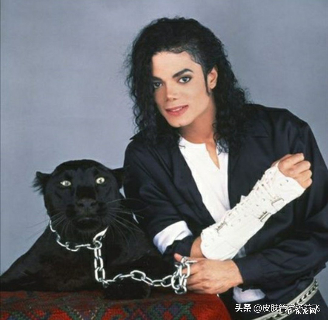 天生黑的男生怎么变白?