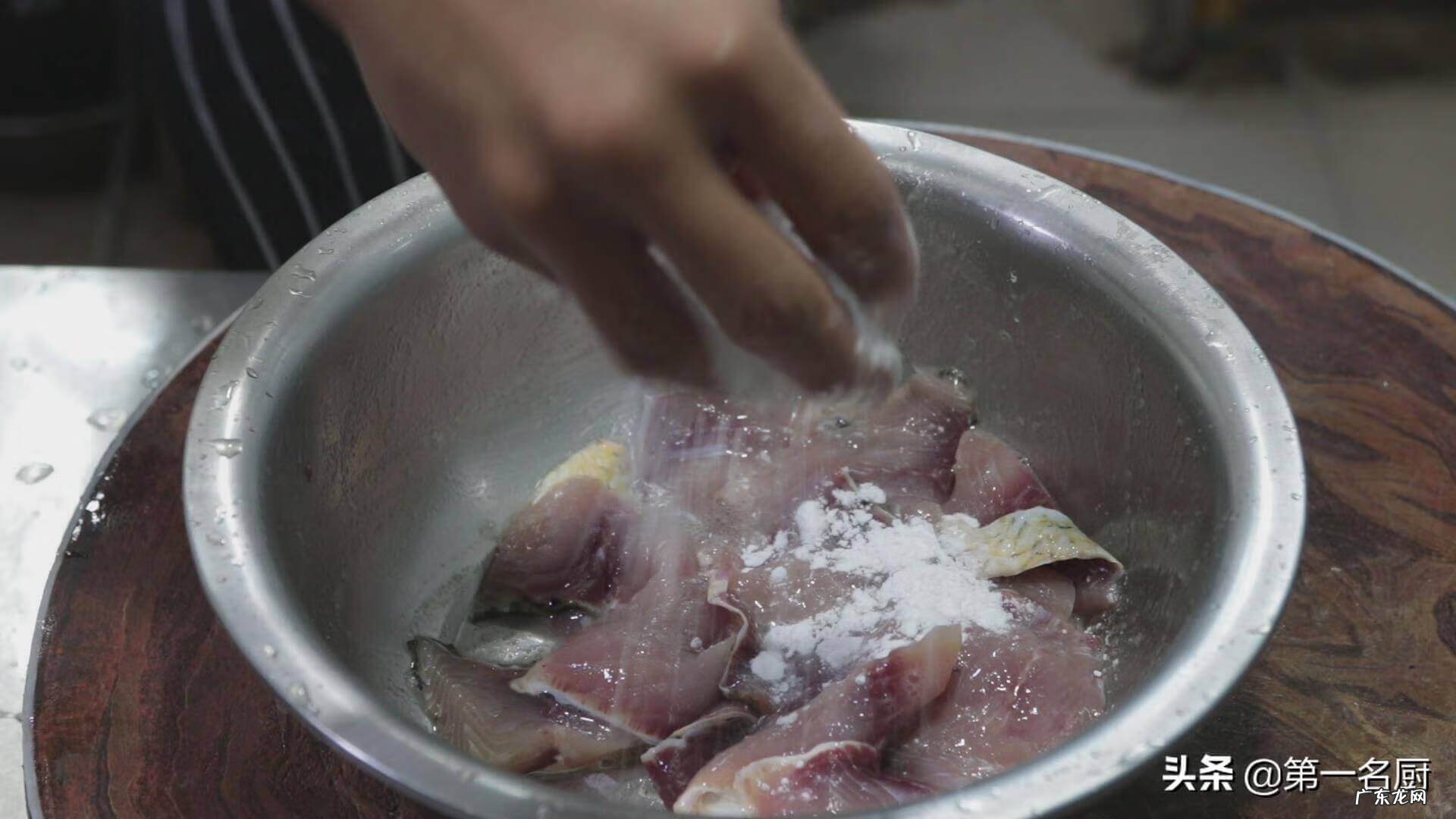 鲤鱼怎么蒸着吃好吃 鲤鱼怎么做好吃又嫩