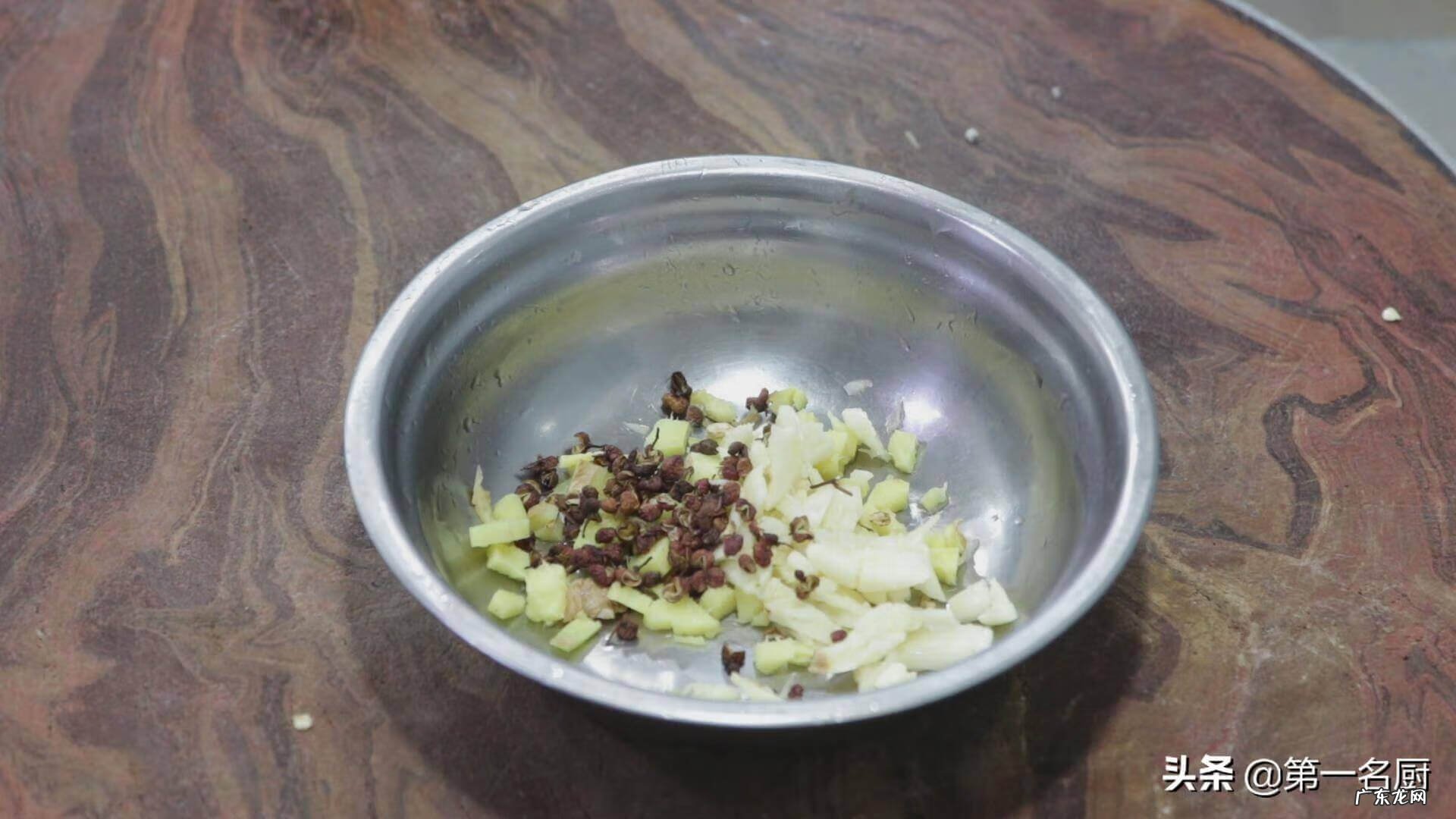 鲤鱼怎么蒸着吃好吃 鲤鱼怎么做好吃又嫩