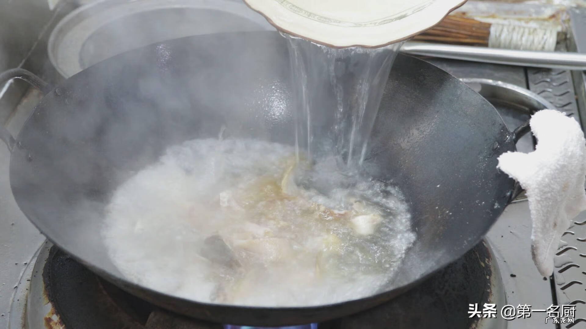 鲤鱼怎么蒸着吃好吃 鲤鱼怎么做好吃又嫩