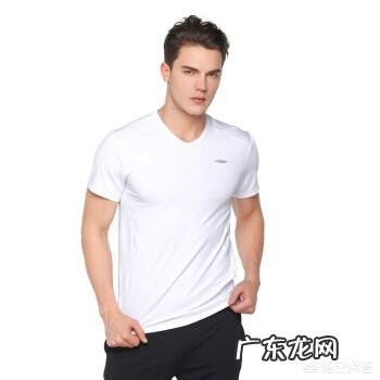 哪些牌子的衣服适合比较胖的男生呢?