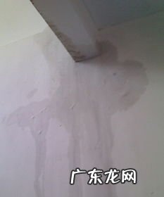 梦见房子漏大雨 梦到下雨房子漏雨严重还掉瓦片没有砸到自己