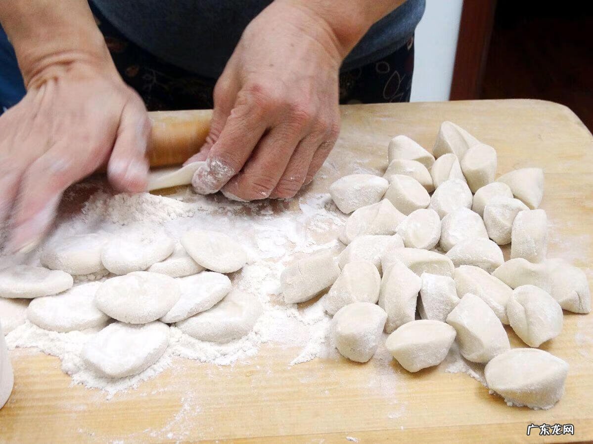 用不完的饺子皮新吃法 饺子皮的做法步骤