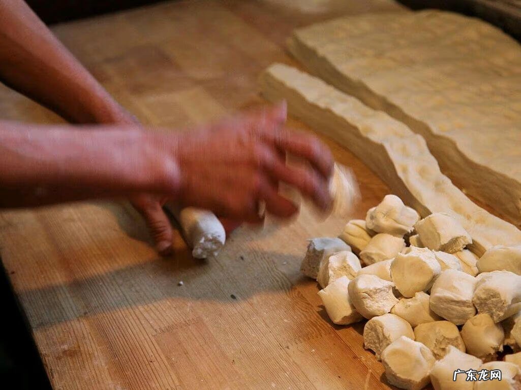 用不完的饺子皮新吃法 饺子皮的做法步骤